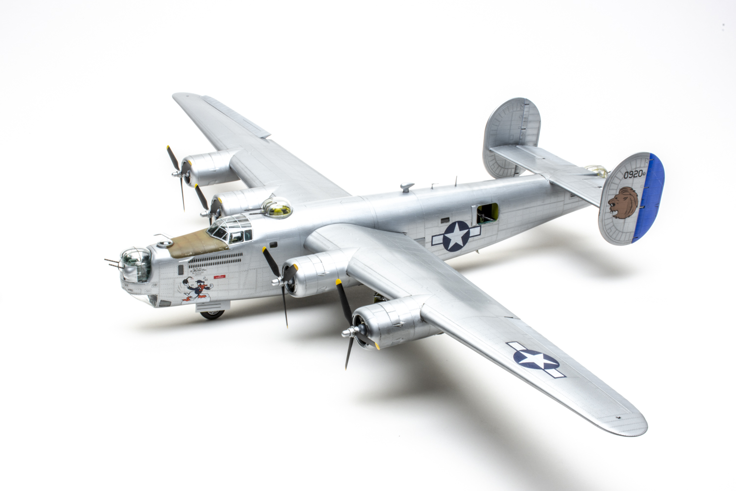 HobbyBoss 1/48 scale U.S. B-24J Liberator plastic model kit review