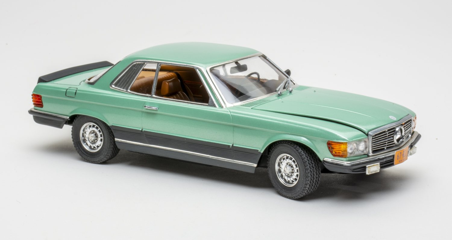 Italeri 1/24 scale Mercedes-Benz 500 SLC plastic model kit review